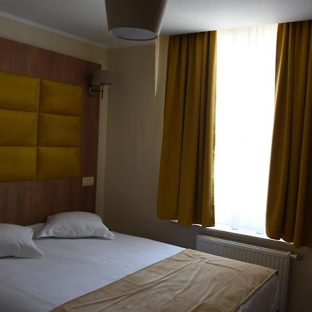 Sun Hotel Saint-Gilles Экстерьер фото