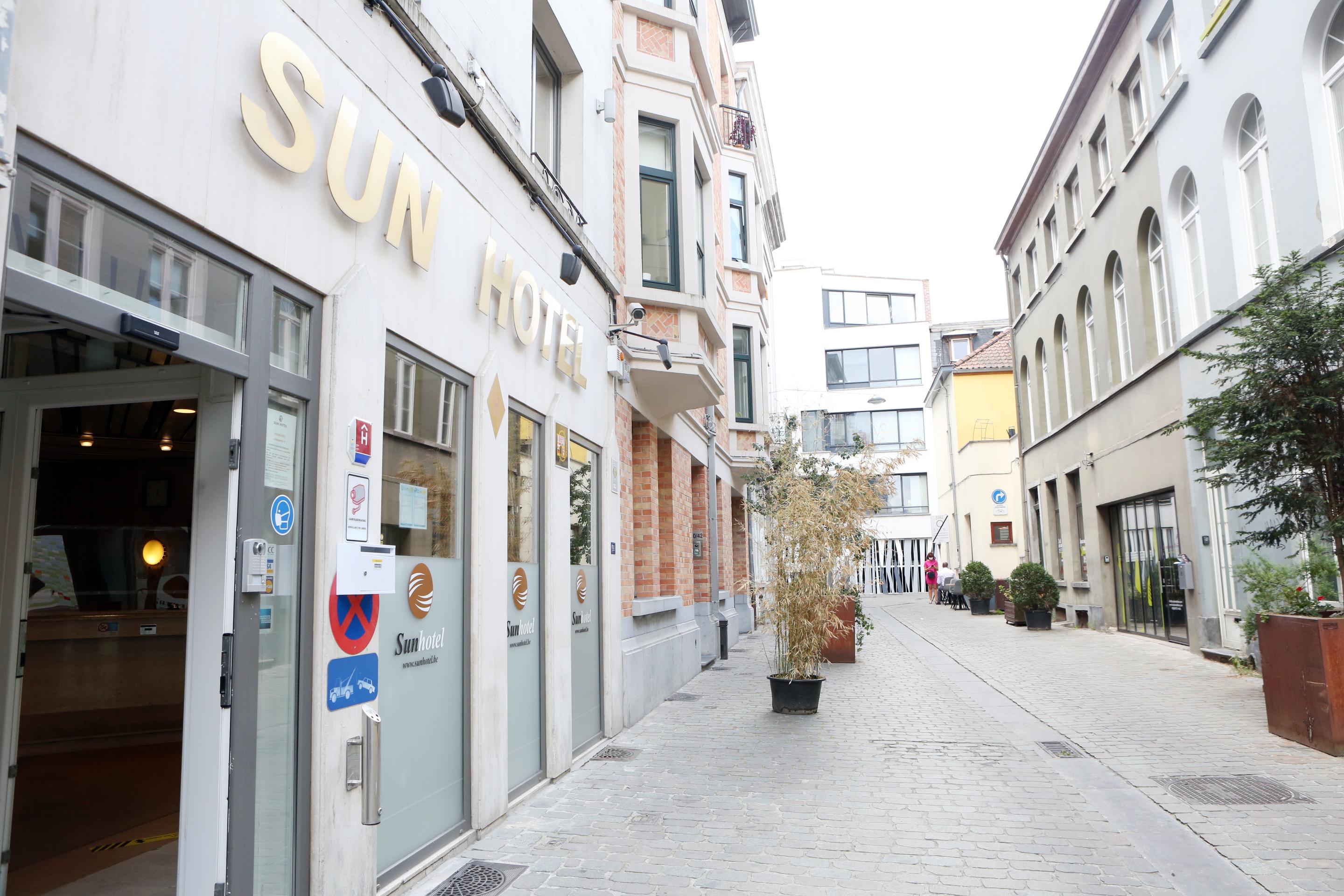 Sun Hotel Saint-Gilles Экстерьер фото